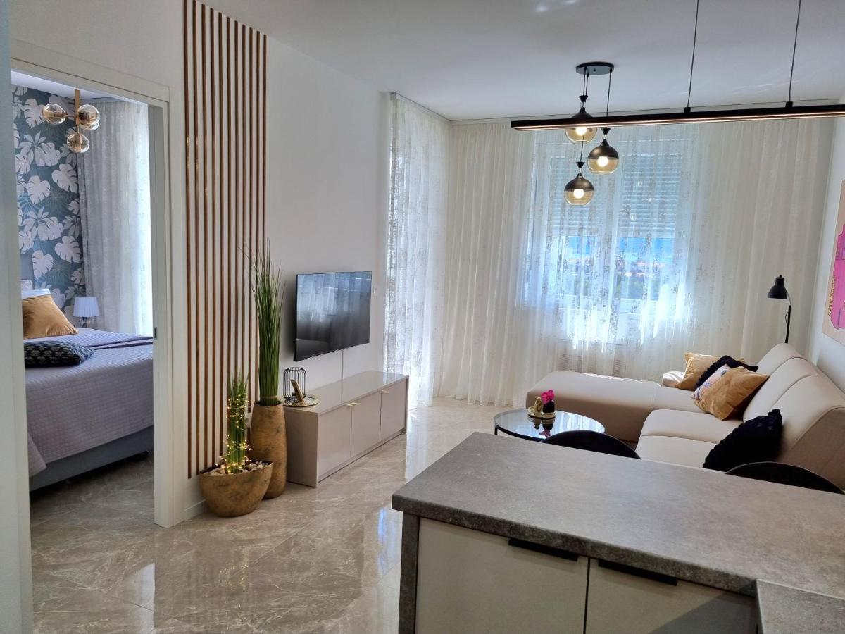 Apartment "50 Shades" With Balcony And Free Parking In The Garage Zadar Eksteriør bilde