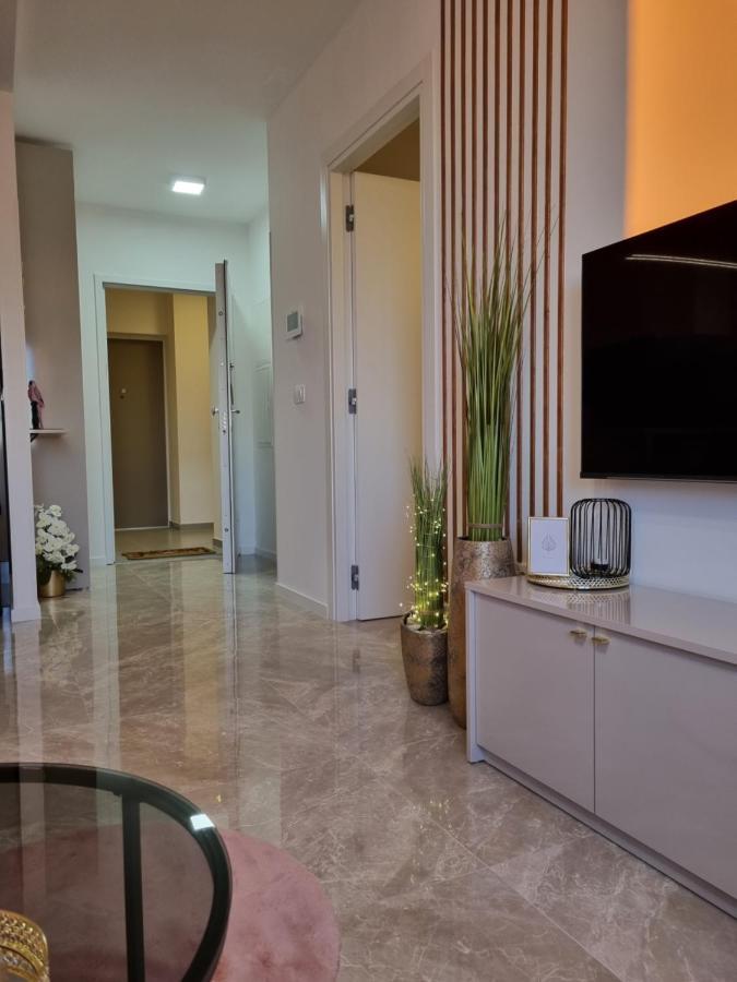 Apartment "50 Shades" With Balcony And Free Parking In The Garage Zadar Eksteriør bilde
