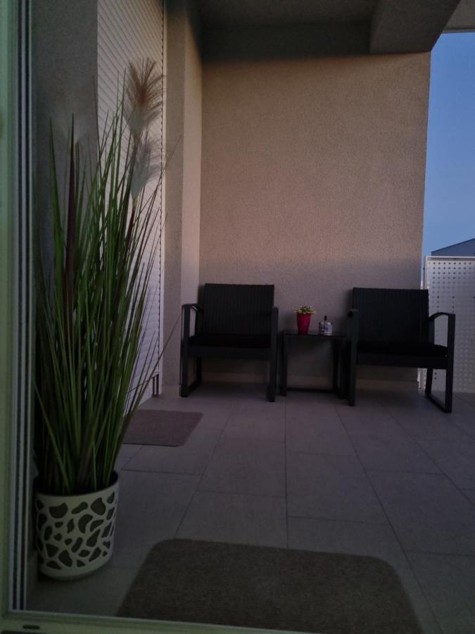 Apartment "50 Shades" With Balcony And Free Parking In The Garage Zadar Eksteriør bilde