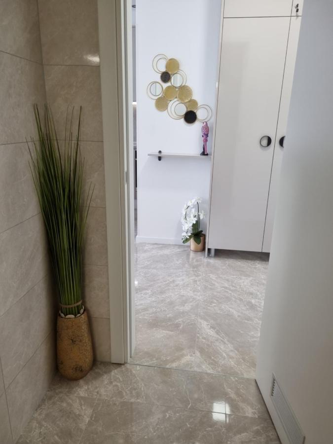 Apartment "50 Shades" With Balcony And Free Parking In The Garage Zadar Eksteriør bilde