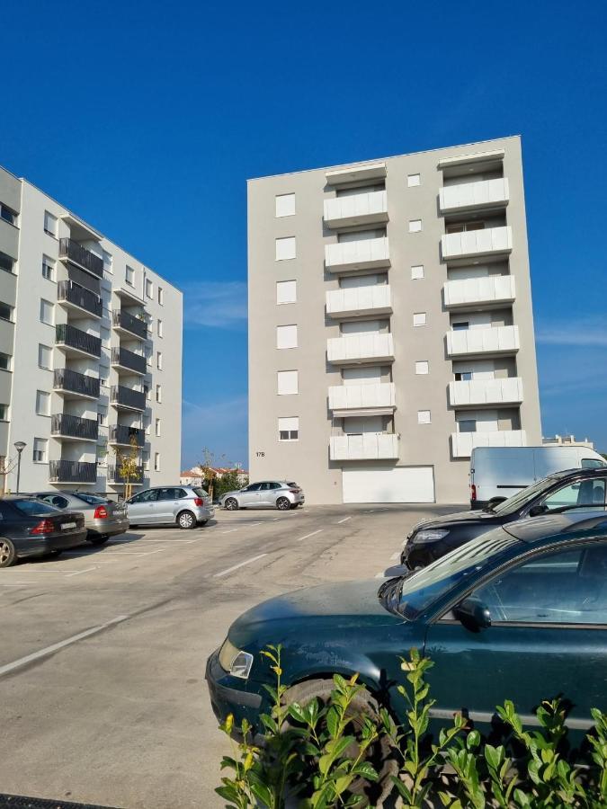 Apartment "50 Shades" With Balcony And Free Parking In The Garage Zadar Eksteriør bilde